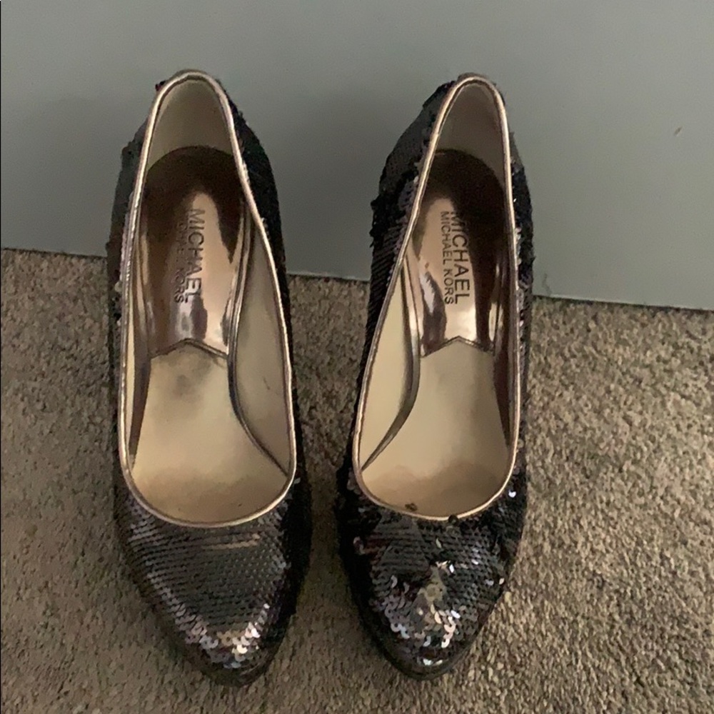 Sequenced heels